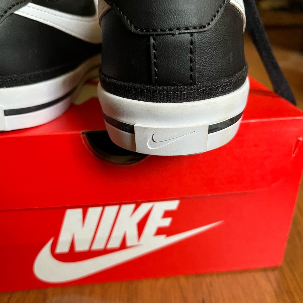 Nike NEW Court Legacy Sneakers Black White, boys/mens size 6Y - Picture 8 of 8
